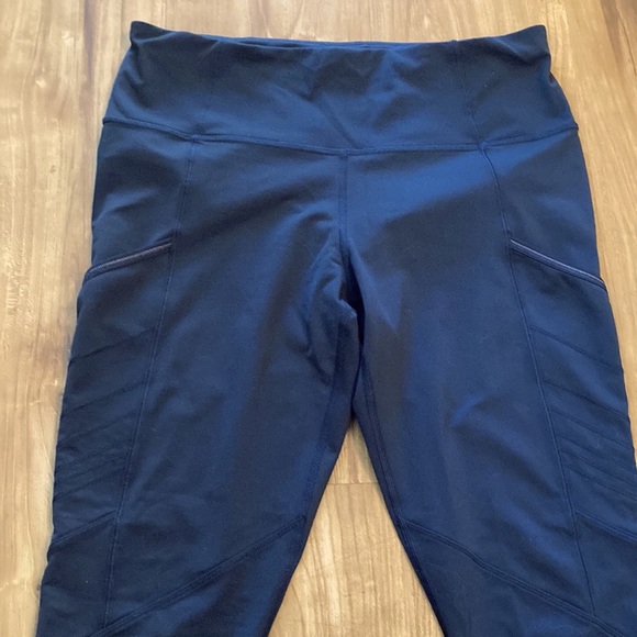 SOLD Lululemon mid rise leggings with side pockets - Picture 2 of 3